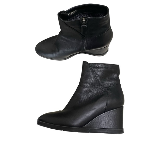 Aquatalia Judy Tumbled Calf Leather Wedge Boots in Black Size
